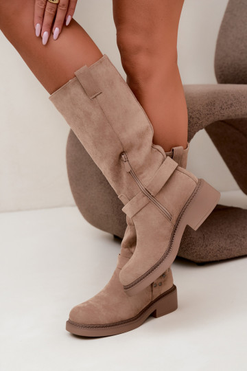 Botas altas de mujer con detalles decorativos en color arena Morla