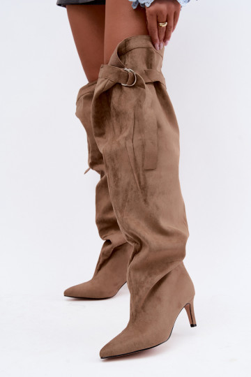 Botas altas de mujer slip-on con tacón en color arena Rosena