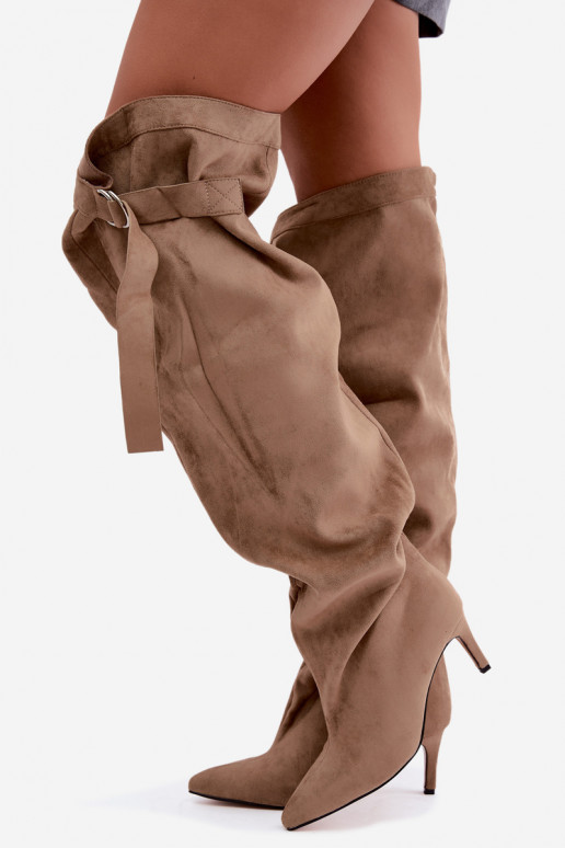 Botas altas de mujer slip-on con tacón en color arena Rosena