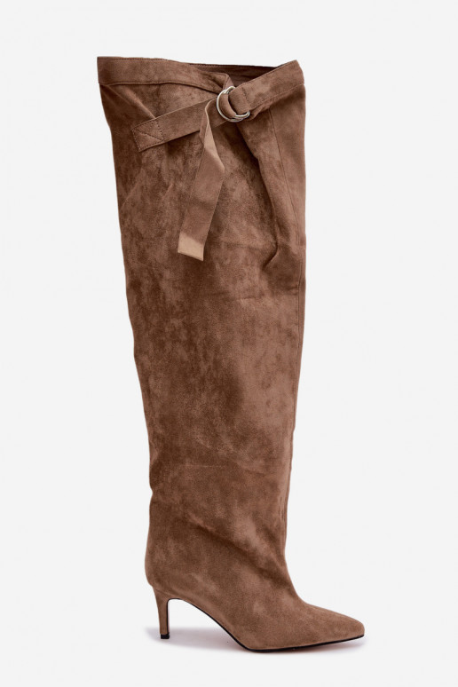 Botas altas de mujer slip-on con tacón en color arena Rosena