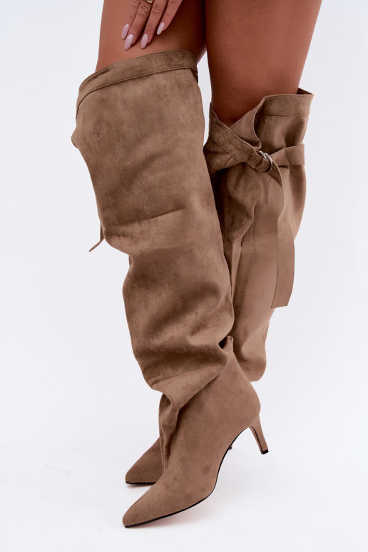 Botas altas de mujer slip-on con tacón en color arena Rosena