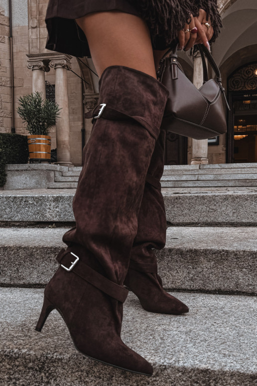 Botas de tacón por encima de la rodilla con correas y hebillas en color chocolate Tai turibel