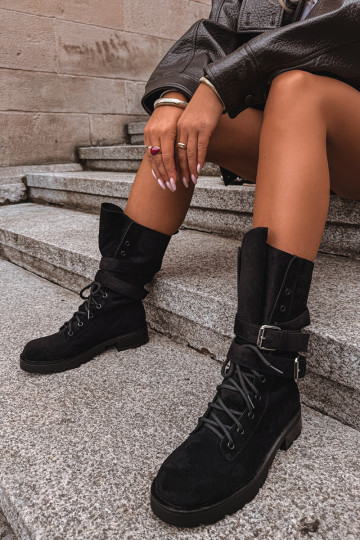 botas de trabajo acolchadas de tobillo con hebillas en color negro Patsy