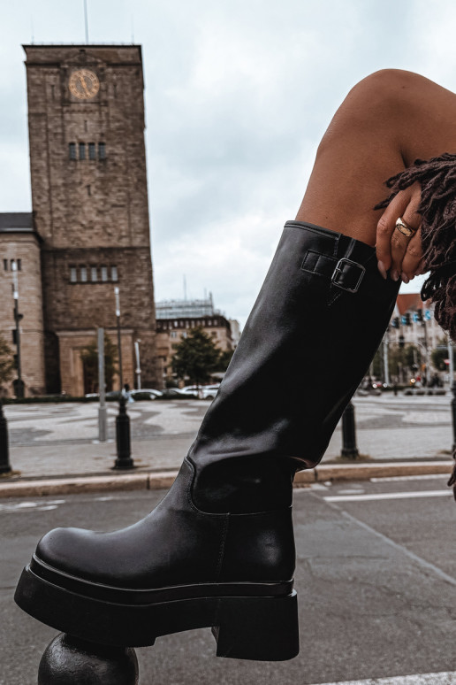 botas altas de mujer con plataforma y hebillas en color negro Fenley