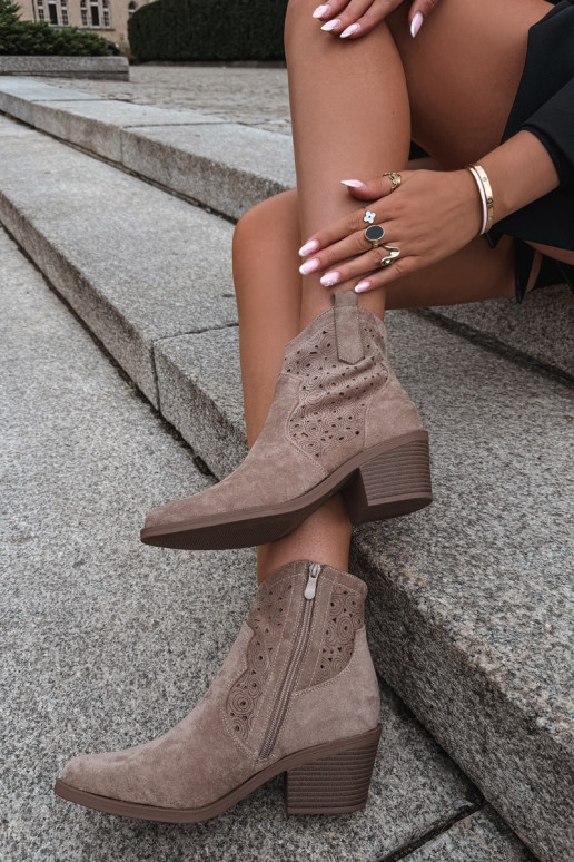 Botines de estilo cowboy en color arena con tacones S.Barski HY62-8147