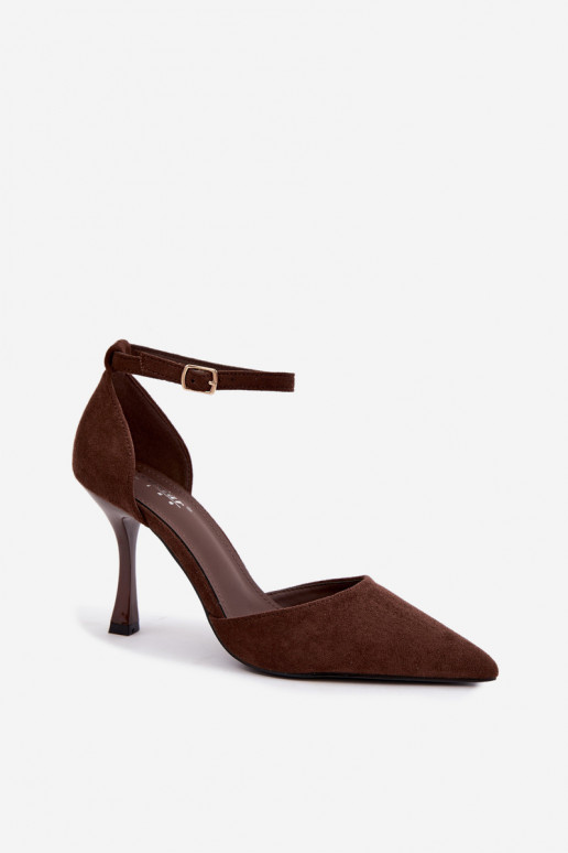 Zapatos de ante sintético con correas en color chocolate Ladessa