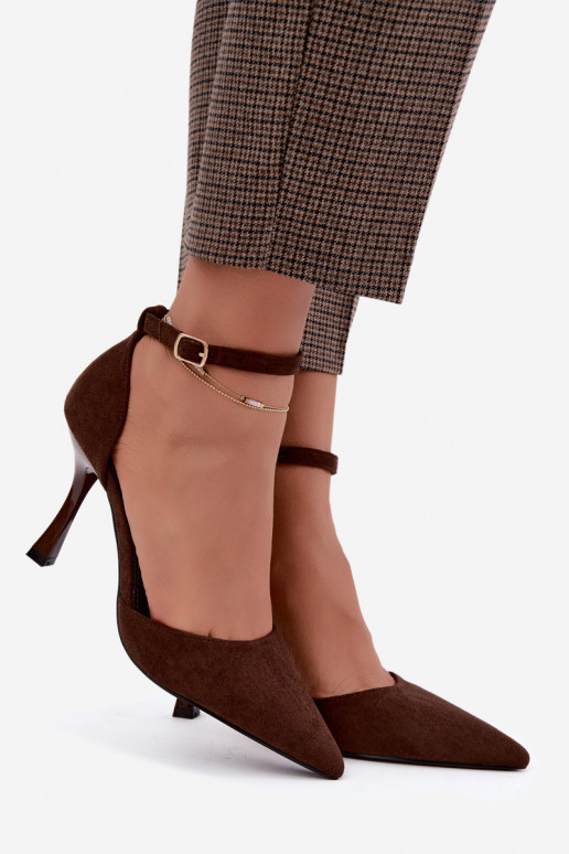Zapatos de ante sintético con correas en color chocolate Ladessa