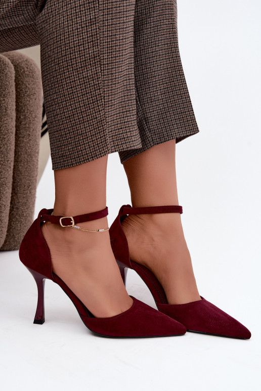 Zapatos de ante sintético con correas en color burdeos Ladessa