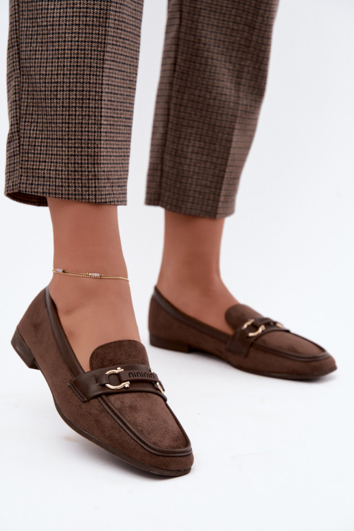 Mocasines con elementos decorativos en color marrón Evelora