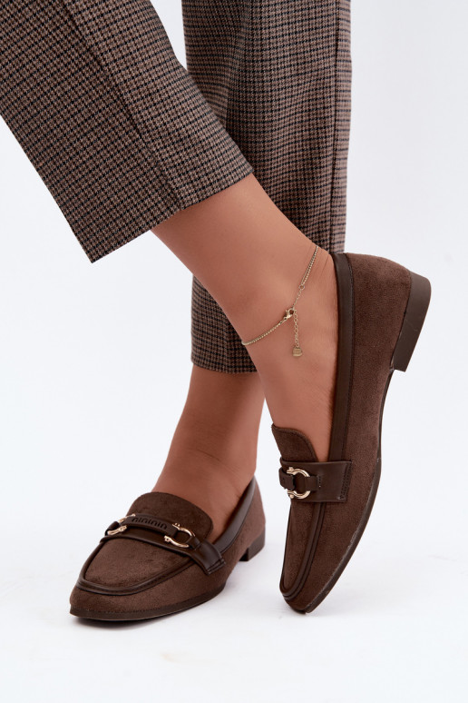 Mocasines con elementos decorativos en color marrón Evelora