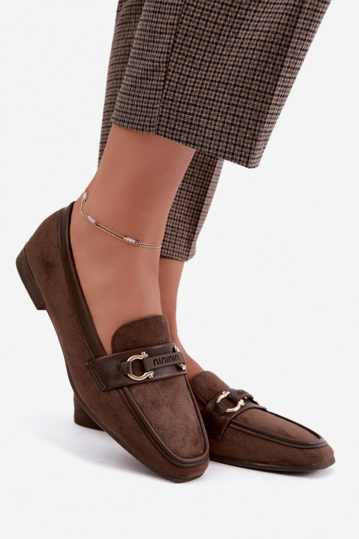Mocasines con elementos decorativos en color marrón Evelora