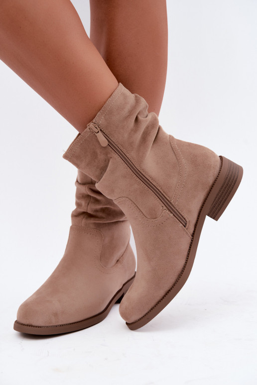 Botines cálidos con volantes y tacones anchos, color arena