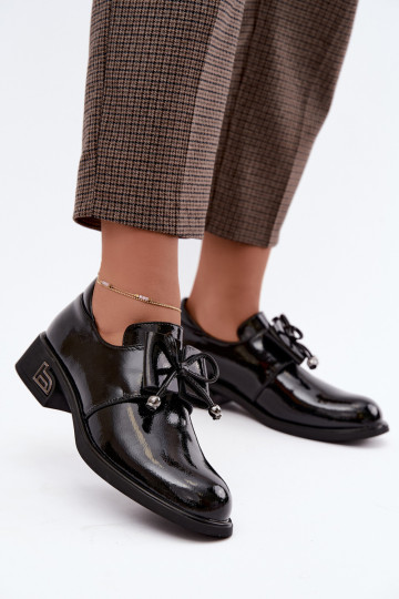 Zapatos de cuero sintético lacados con lazos T.Sokolski AN J26-190 en color negro 2