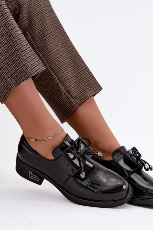 Zapatos de cuero sintético lacados con lazos T.Sokolski AN J26-190 en color negro