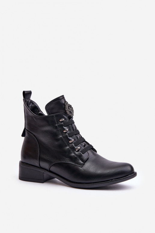 Botines bajos cálidos con adornos en negro Nevalia