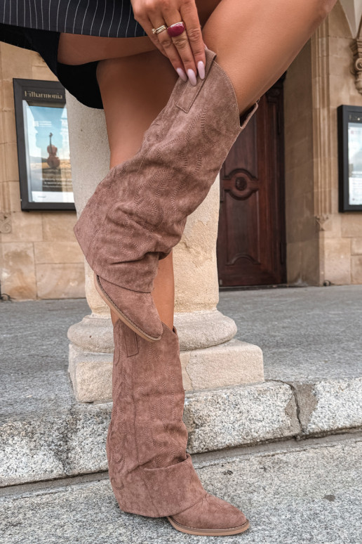 Botas altas arrugadas de estilo vaquero con tacones y caña cosida marrón Ives