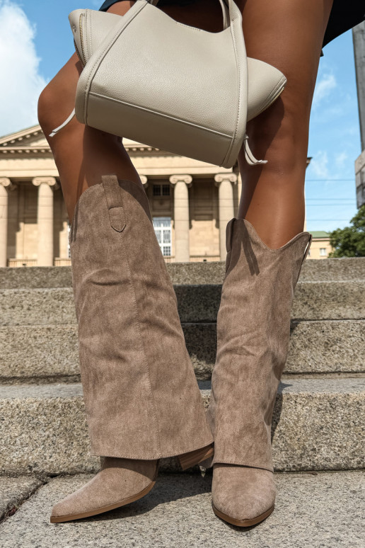 Botas altas de mujer estilo cowboy con tacón en color arena Kalena