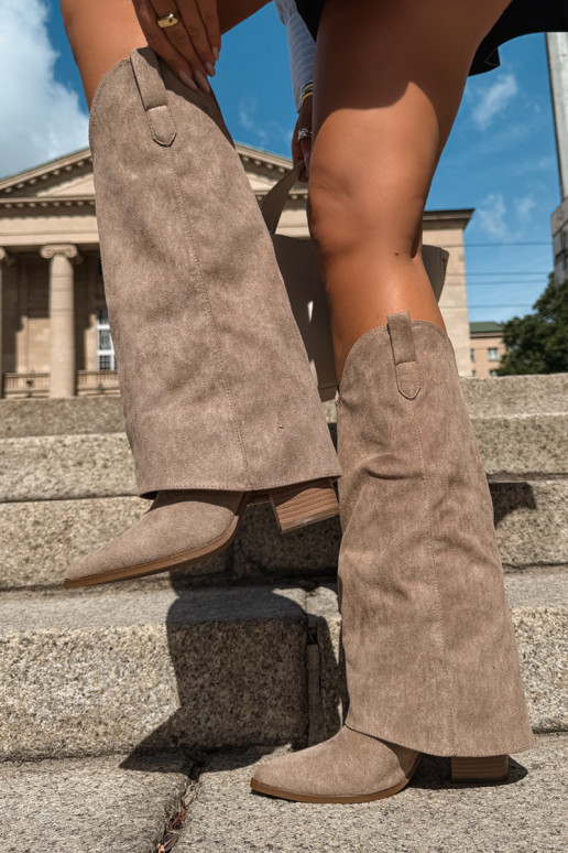 Botas altas de mujer estilo cowboy con tacón en color arena Kalena
