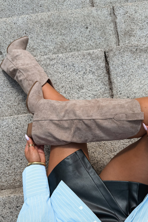 Botas altas de mujer estilo cowboy con tacón en color arena Kalena