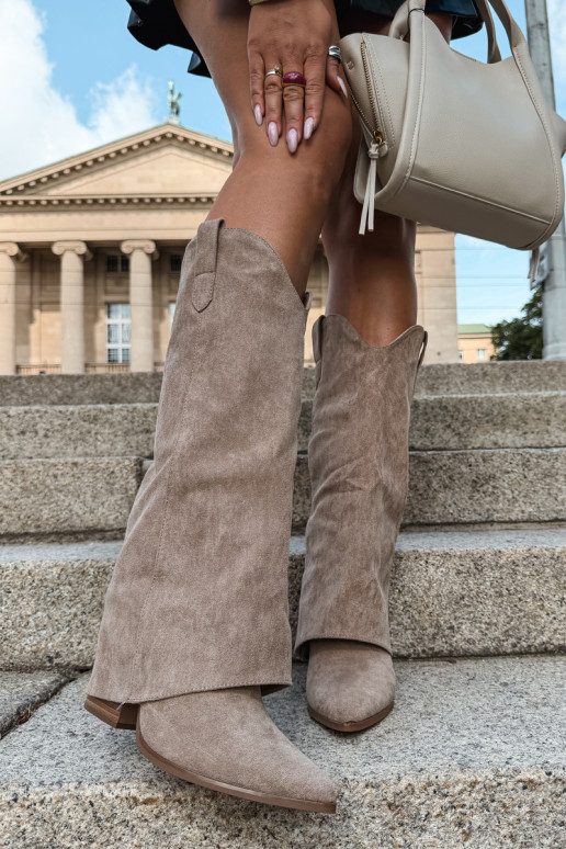 Botas altas de mujer estilo cowboy con tacón en color arena Kalena