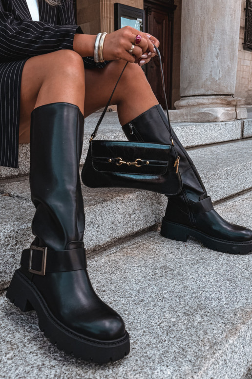 Botas altas de mujer aisladas con hebillas en negro Glena