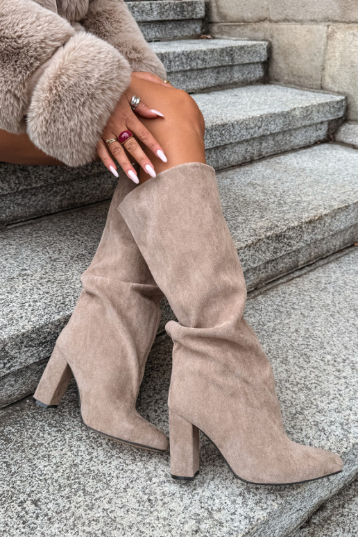 botas altas sin cordones con tacones en color arena Emeline