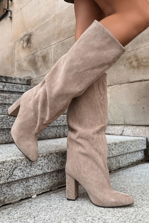 botas altas sin cordones con tacones en color arena Emeline