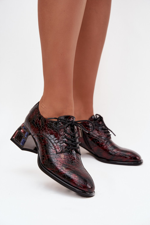 Mocasines de mujer de charol con tacón y detalles brillantes en burdeos Artiker 57C0073