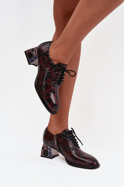 Mocasines de mujer de charol con tacón y detalles brillantes en burdeos Artiker 57C0073