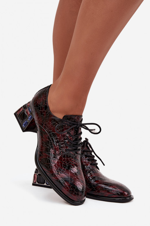 Mocasines de mujer de charol con tacón y detalles brillantes en burdeos Artiker 57C0073