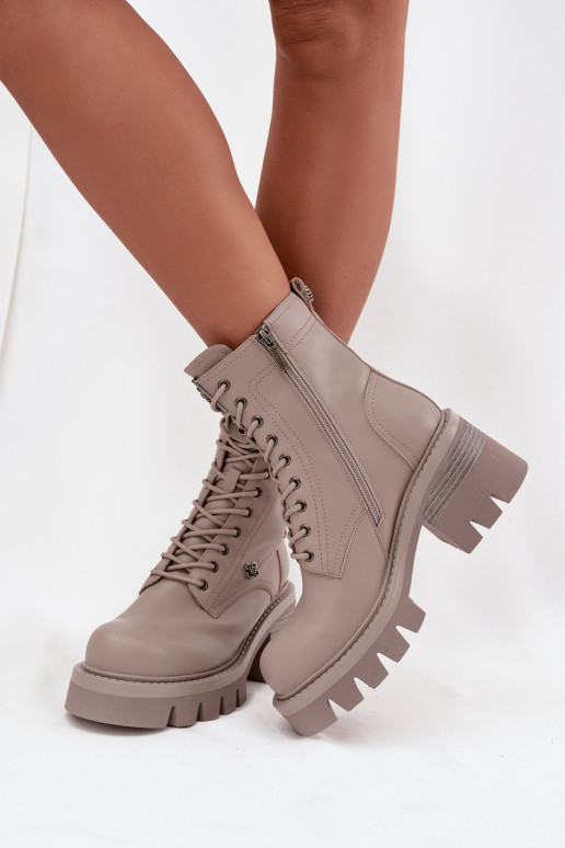 Botines de trabajo de cuero para mujer con hebillas en color arena Artiker 57C0181