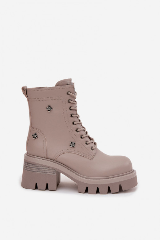 Botines de trabajo de cuero para mujer con hebillas en color arena Artiker 57C0181