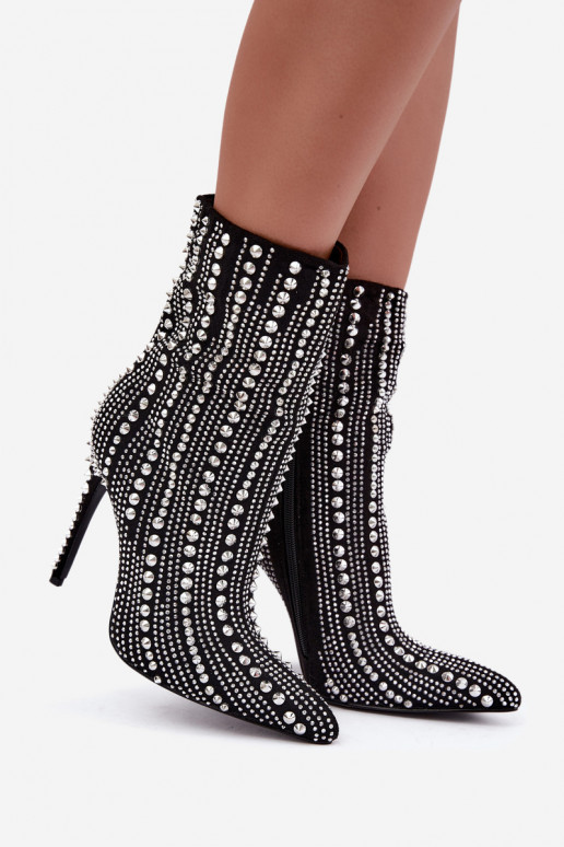 Botines cálidos con tacones finos, decorados con tachuelas, negros Delva