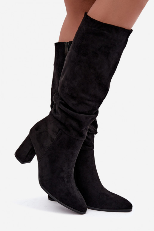 Botas de mujer aisladas hasta la rodilla con tacón en negro Raleya
