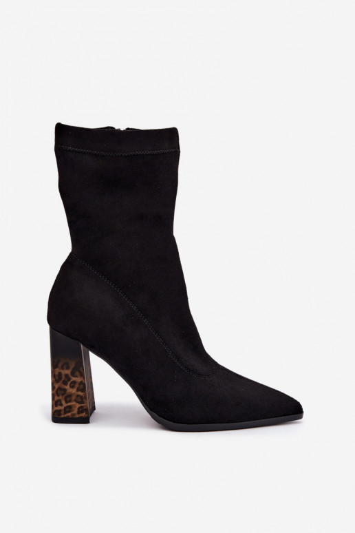 Botines aislados para mujeres con caña estampada en negro Tirelia