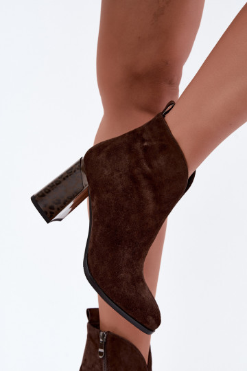 Botines de ante con aislamiento interior en chocolate Zivella