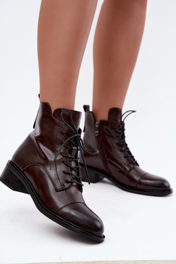 Botines aislados de cuero natural en chocolate Cerina 2