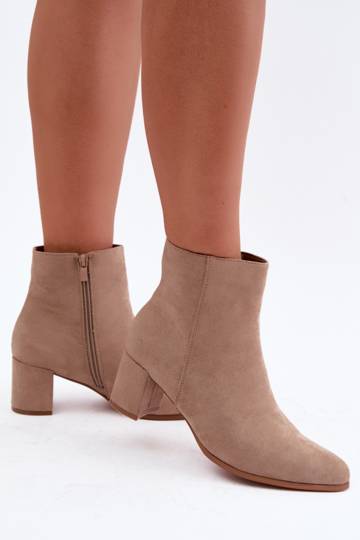 Botines de mujer acolchados con tacones en color arena Brella