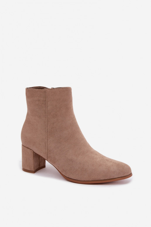 Botines de mujer acolchados con tacones en color arena Brella