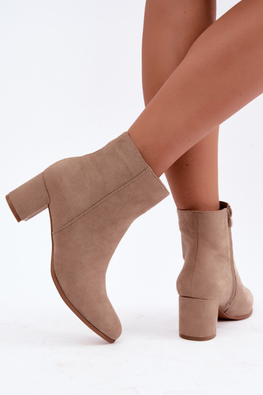 Botines de mujer acolchados con tacones en color arena Brella