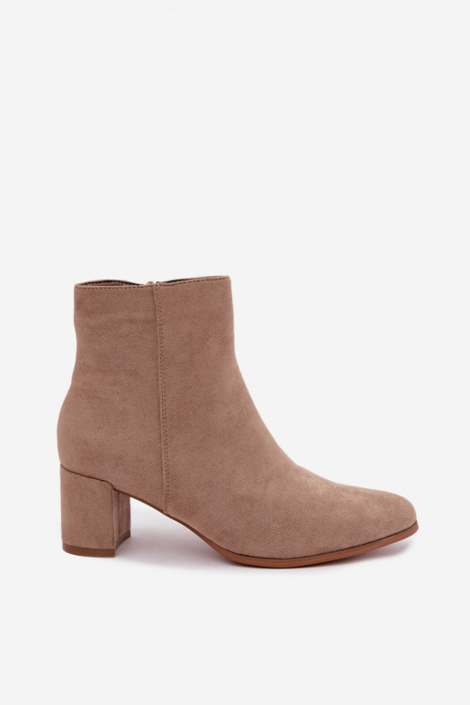 Botines de mujer acolchados con tacones en color arena Brella