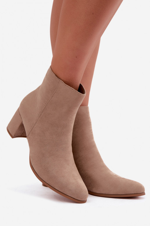 Botines de mujer acolchados con tacones en color arena Brella