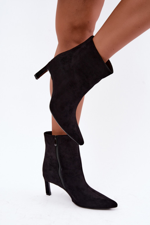 Botines de mujer acolchados con tacones finos en color negro Carlia