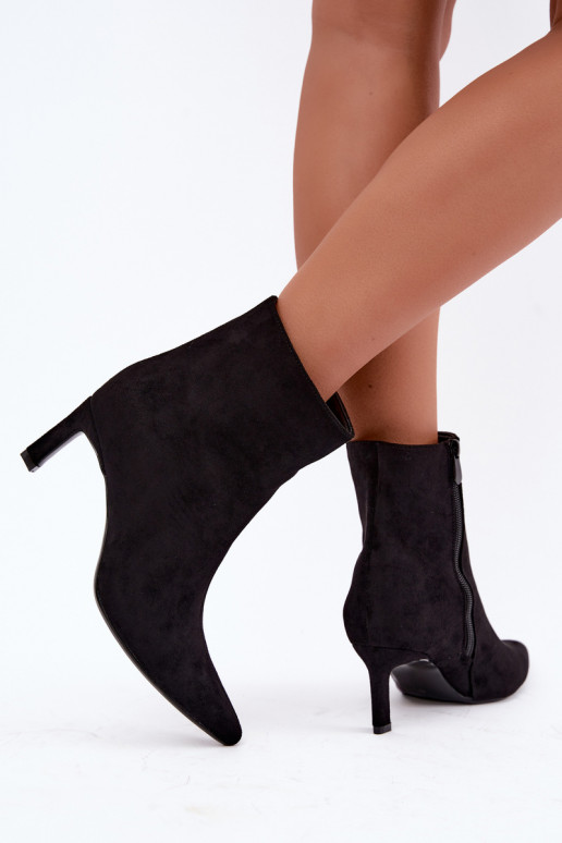Botines de mujer acolchados con tacones finos en color negro Carlia