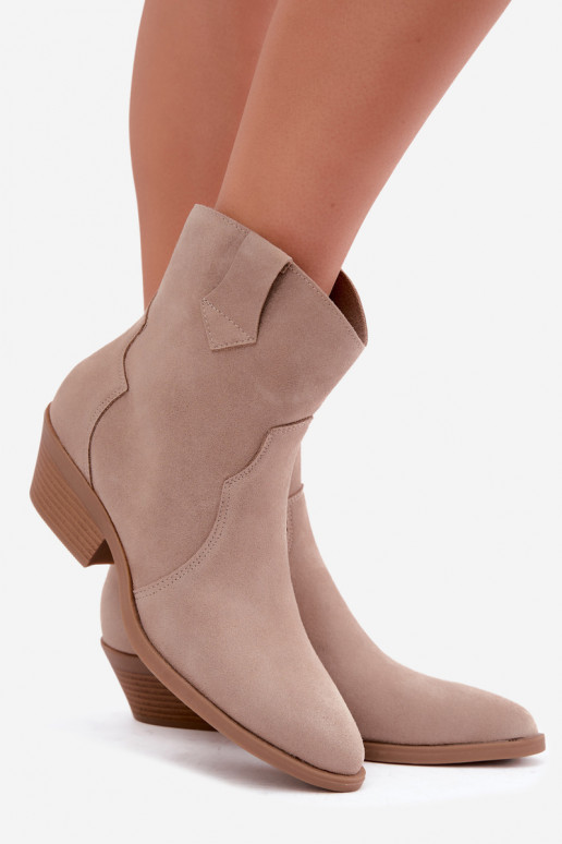Botas de estilo cowboy de ante sintético con tacones en color arena Daliae