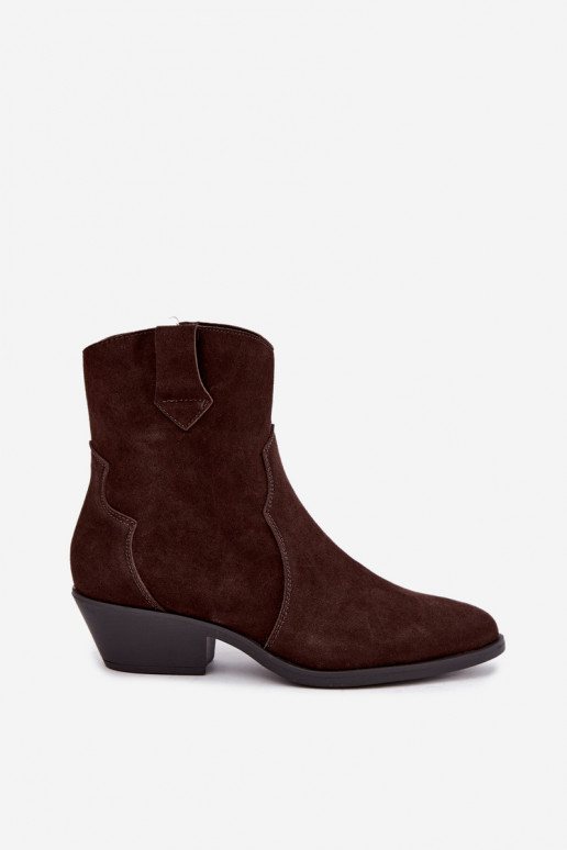 Botas de estilo cowboy de ante sintético con tacones en color marrón Daliae