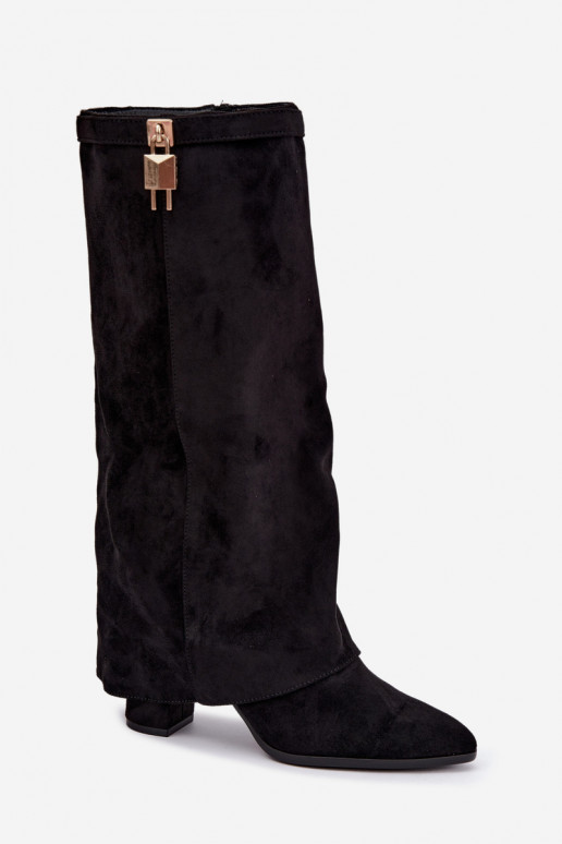 Botas largas acolchadas con tacones y decoración dorada incrustada en color negro Danessa