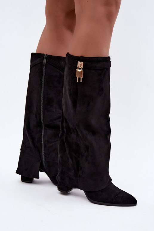 Botas largas acolchadas con tacones y decoración dorada incrustada en color negro Danessa