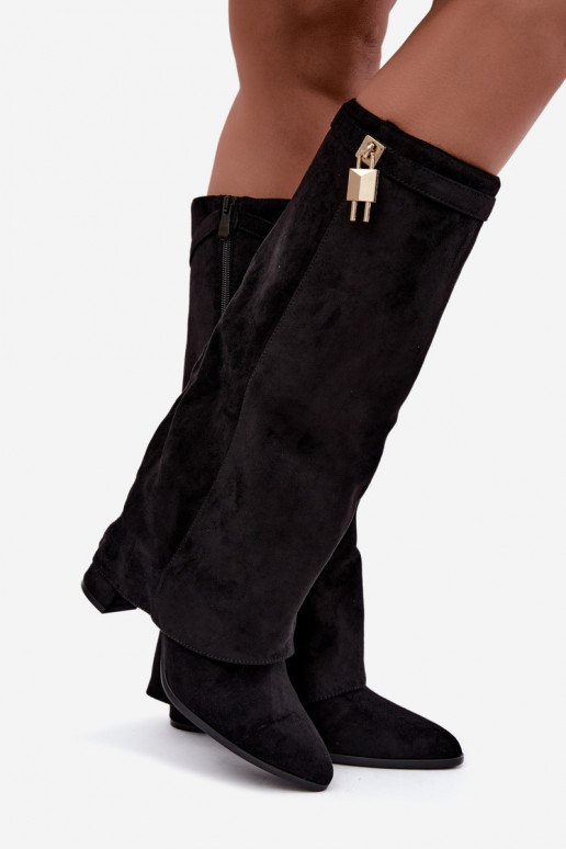 Botas largas acolchadas con tacones y decoración dorada incrustada en color negro Danessa