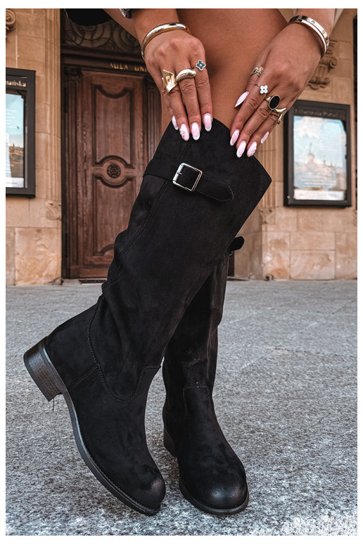 Botas largas para mujer con tacones anchos y hebillas en color negro Farela